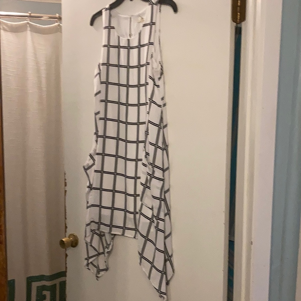 Entro Boutique Sleeveless black and white dress